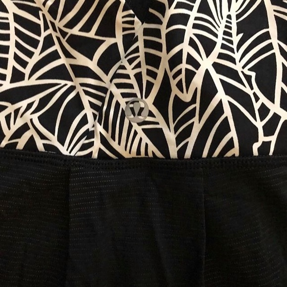 Lululemon Top - Sz 10 Black and White/Ivory Chest - Picture 2 of 2